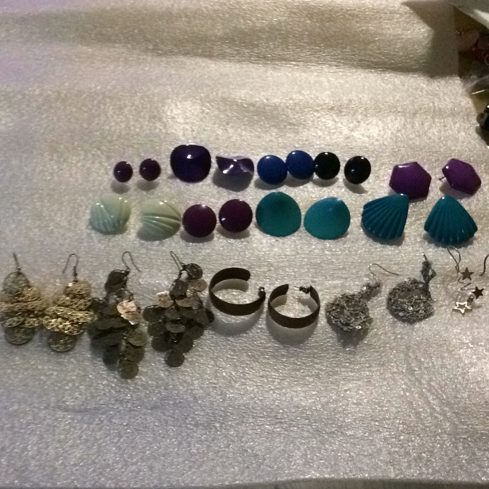 Lot of 14 pair of earrings